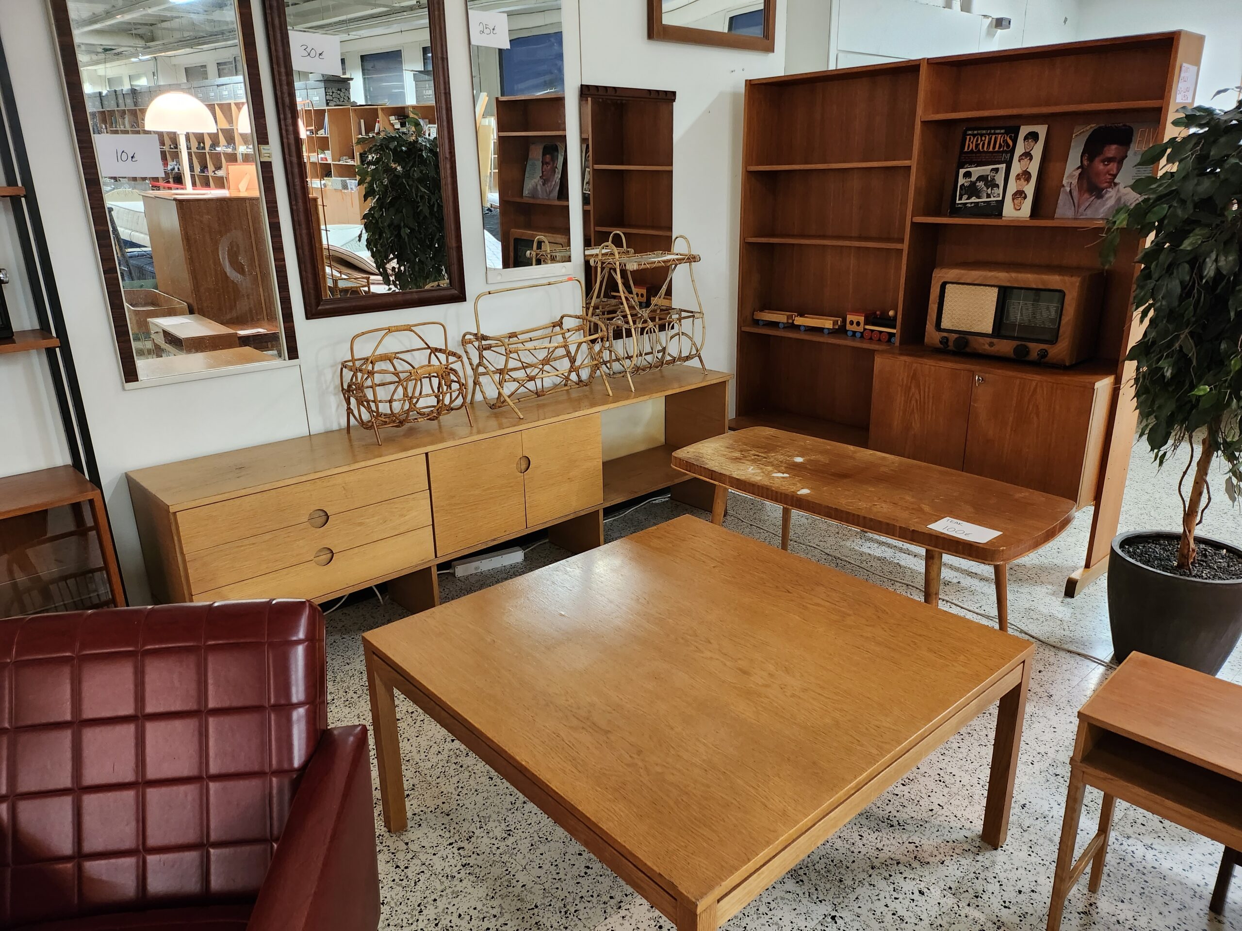 VINTAGE HUONEKALUT Huonekalumesta VINTAGE HUONEKALUT Huonekalumesta